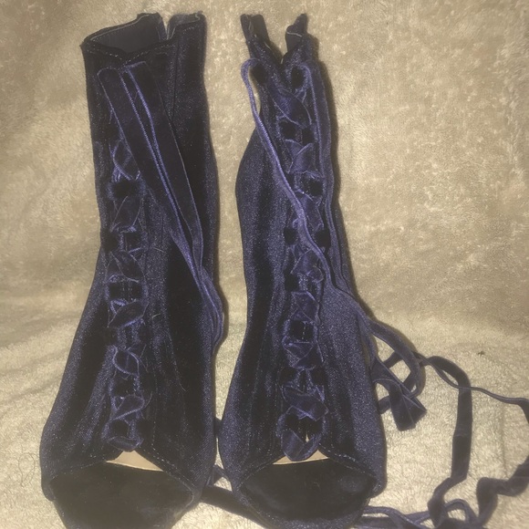 πππCUTE NAVY BOOTIES!!!π only worn twice! - Picture 3 of 4